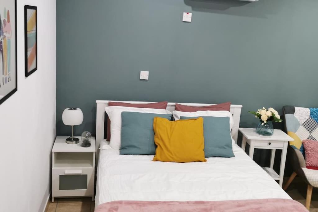 Pretty And Quiet Studio, With Wifi And Parking Лимасол Экстерьер фото